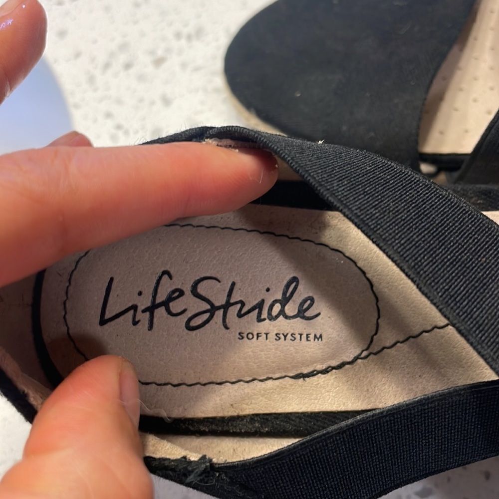 LIFE Stride woman’s black sandals - Picture 5 of 12